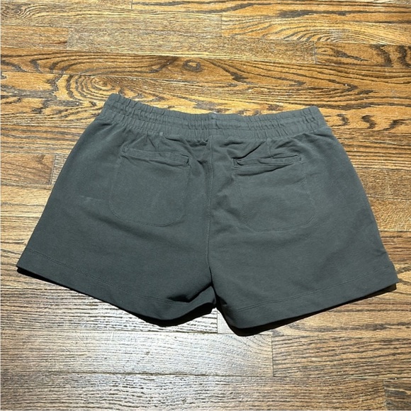 90 Degree Shorts 
Pockets 
Tie - Picture 2 of 2